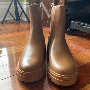 Light brown boots great for spring or fall size 8 NWT